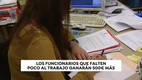 Los funcionarios de Algeciras cobrarán un plus de 500 euros por no faltar al trabajo Los funcionarios de Algeciras cobrarán un plus de 500 euros por no faltar al trabajo