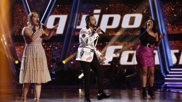  Luis Fonsi canta ‘Aquí estoy yo’ con Linda Rodrigo y María Espinosa en la Semifinal de ‘La Voz’