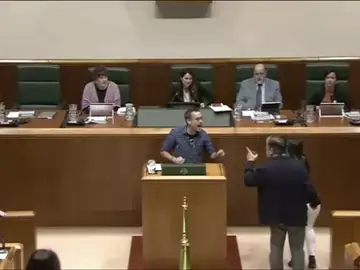 EH Bildu llama nazis a los policías y guardias civiles EH Bildu llama nazis a los policías y guardias civiles