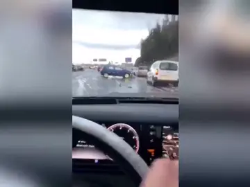 Una intensa granizada causa una colisión múltiple en la AP-9 en Santiago Una intensa granizada causa una colisión múltiple en la AP-9 en Santiago