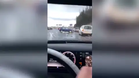 Una intensa granizada causa una colisión múltiple en la AP-9 en Santiago Una intensa granizada causa una colisión múltiple en la AP-9 en Santiago