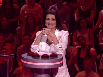 Silvia Abril se venga de las absurdas respuestas de los concursantes en ‘Acierta o puerta’ Silvia Abril se venga de las absurdas respuestas de los concursantes en ‘Acierta o puerta’