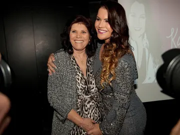 Katia Aveiro junto a su madre Dolores Aveiro Katia Aveiro junto a su madre Dolores Aveiro