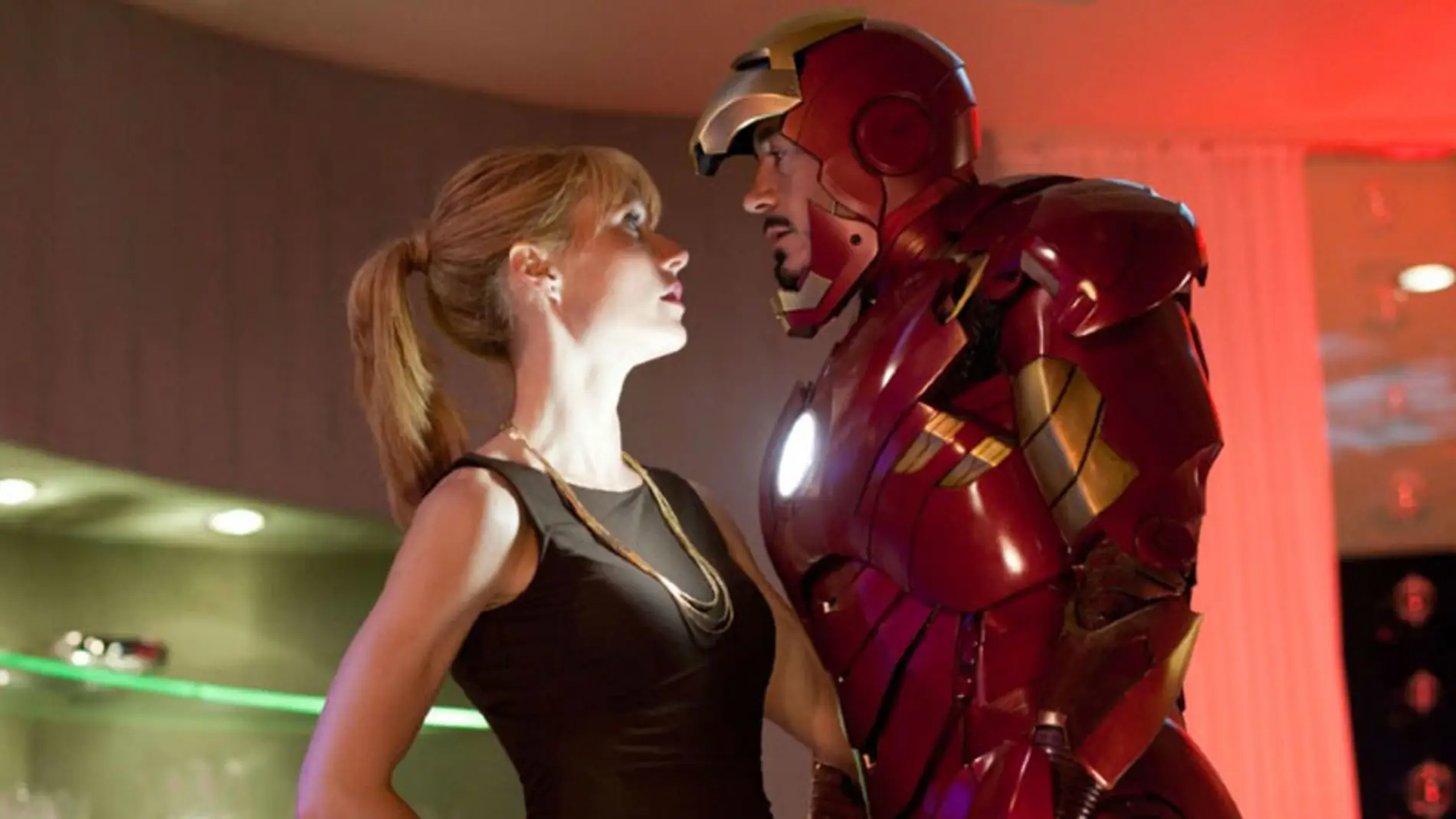 Tony Stark y Pepper Potts en 'Iron Man'