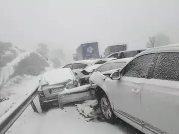 Imagen del accidente que se ha producido a primera hora de la tarde en la autovía del Norte (A-1) Imagen del accidente que se ha producido a primera hora de la tarde en la autovía del Norte (A-1)