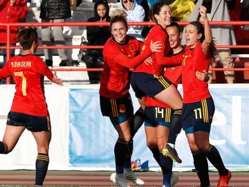 Las jugadoras españolas celebrando un gol