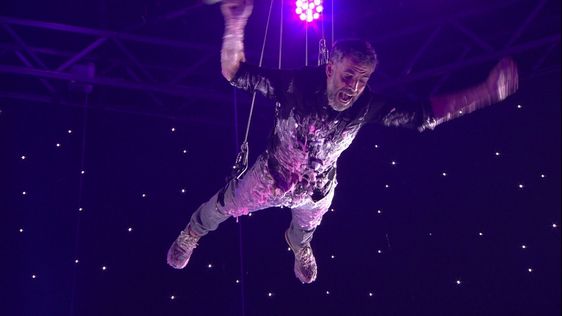 Vicen&ccedil; cata el suculento pastal de &lsquo;Apuesto por ti&rsquo; aunque haya intentado librarse por estar a dieta