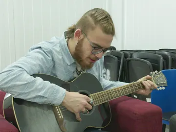 Andrés Martín canta a los finalistas de 'La Voz' su tema de las Audiciones a ciegas Andrés Martín canta a los finalistas de 'La Voz' su tema de las Audiciones a ciegas
