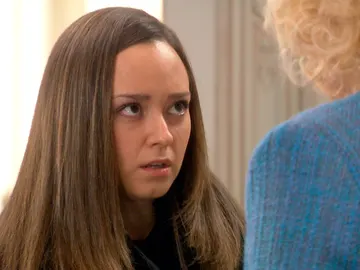 Ascensión pone al tanto a Mónica: "Natalia es Ana y está aquí para destruirnos" Ascensión pone al tanto a Mónica: "Natalia es Ana y está aquí para destruirnos"