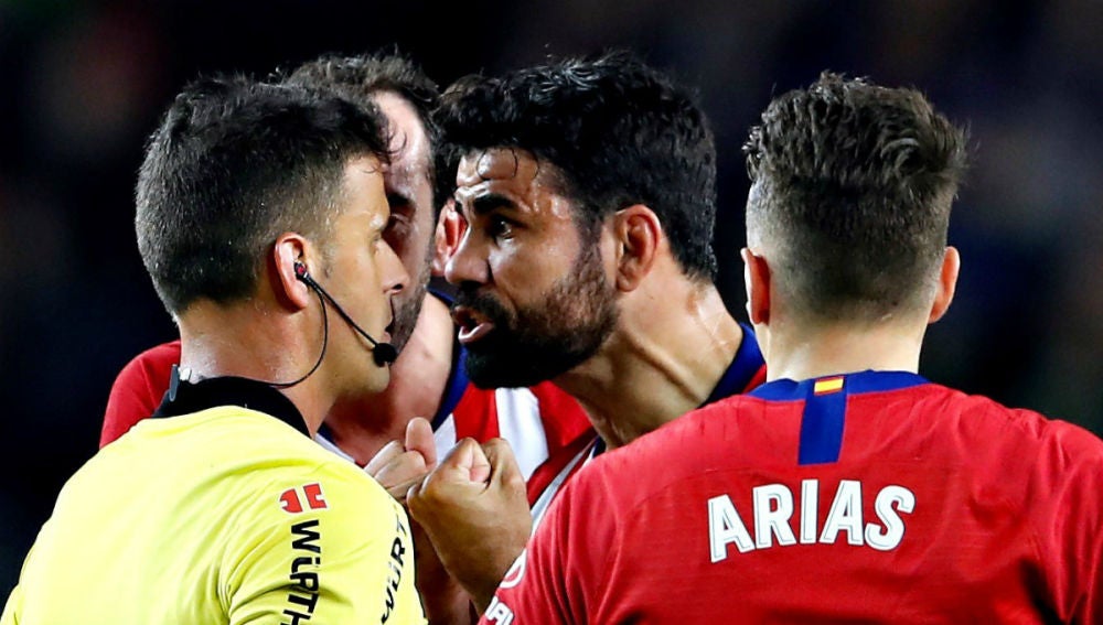 Diego Costa, ante Gil Manzano