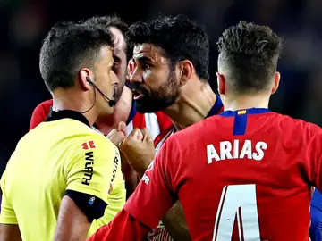 Diego Costa, ante Gil Manzano Diego Costa, ante Gil Manzano