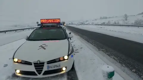 El mal temporal continúa en Galicia con avisos por nevadas y fuerte oleaje El mal temporal continúa en Galicia con avisos por nevadas y fuerte oleaje