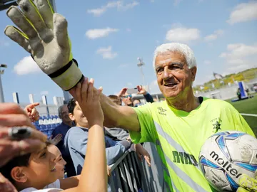 Itzhak Hayk, portero israelí de 73 años Itzhak Hayk, portero israelí de 73 años