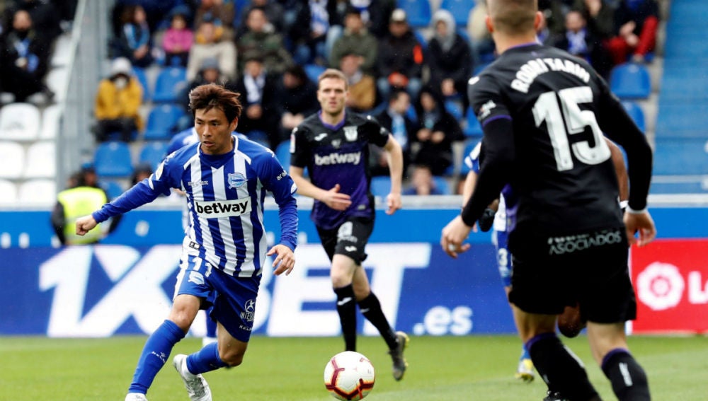 Inui conduce ante Tarín