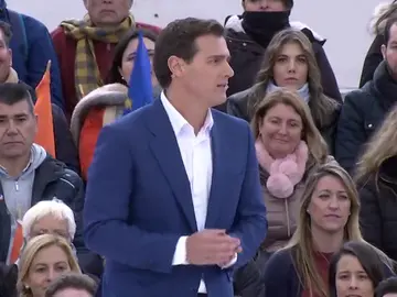 Albert Rivera ha llamado al grito de "¡Vamos Ciudadanos!" a acudir a las urnas el 28 de abril para derrotar a Pedro Sánchez Albert Rivera ha llamado al grito de "¡Vamos Ciudadanos!" a acudir a las urnas el 28 de abril para derrotar a Pedro Sánchez