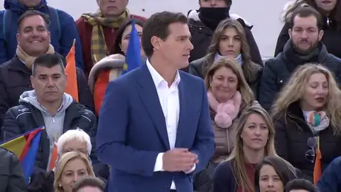 Albert Rivera ha llamado al grito de "¡Vamos Ciudadanos!" a acudir a las urnas el 28 de abril para derrotar a Pedro Sánchez Albert Rivera ha llamado al grito de "¡Vamos Ciudadanos!" a acudir a las urnas el 28 de abril para derrotar a Pedro Sánchez