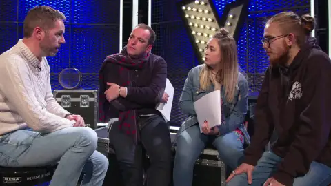 Los finalistas, nerviosos y expectantes al conocer que cantarán junto a los artistas invitados en la final de 'La Voz' Los finalistas, nerviosos y expectantes al conocer que cantarán junto a los artistas invitados en la final de 'La Voz'