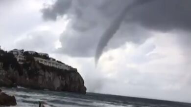 Impresionante manga marina en Menorca