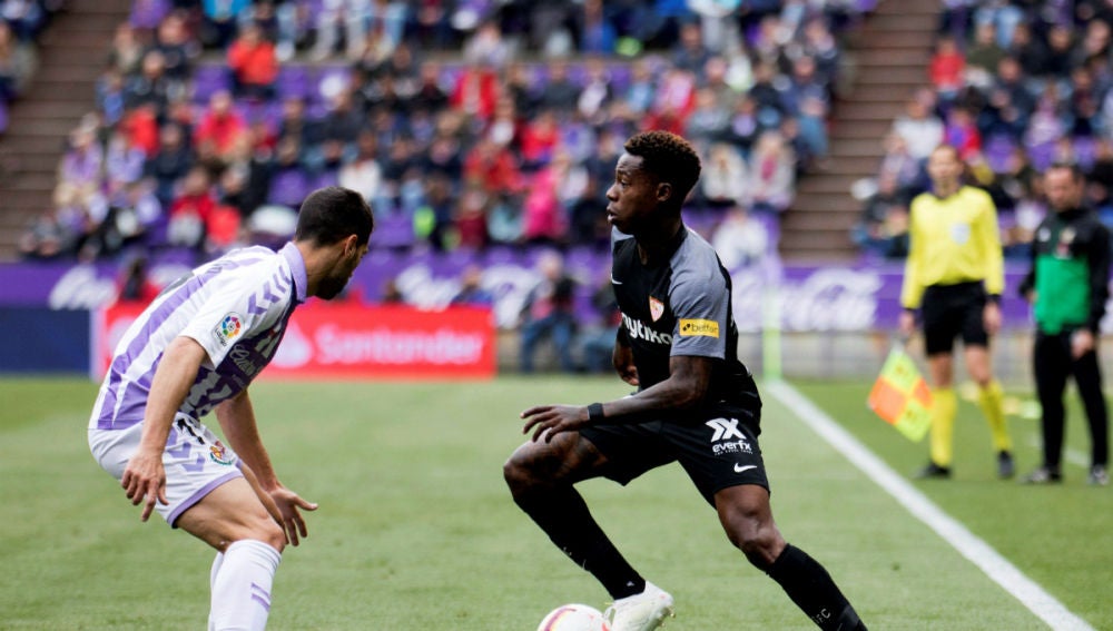 Promes, en una acción ante el Valladolid