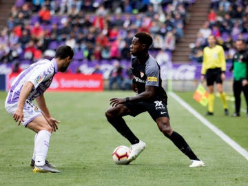 Promes, en una acción ante el Valladolid