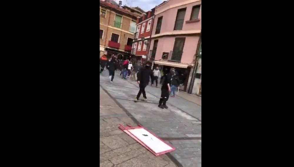 Pelea de los ultras en el centro de León