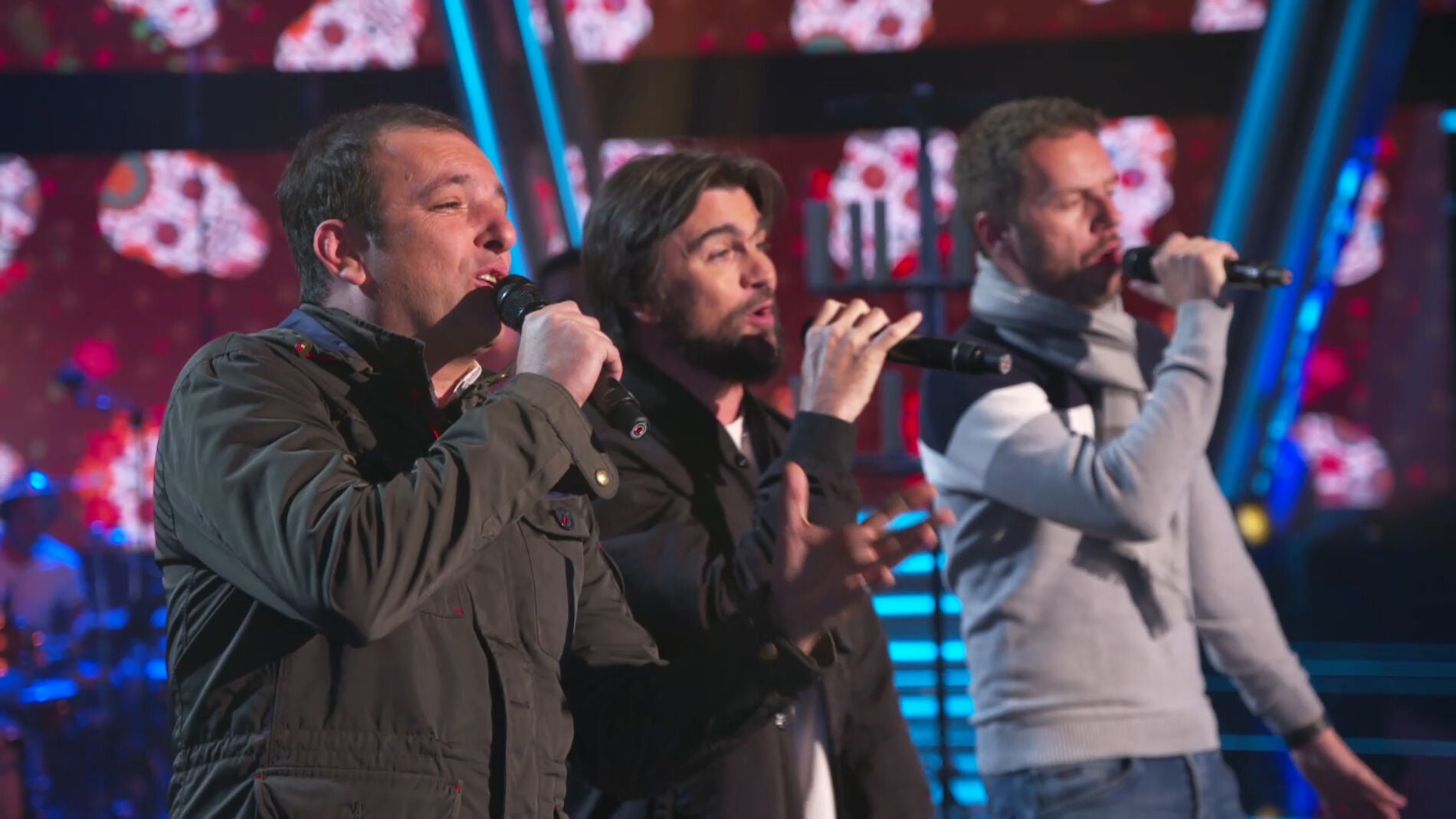 Javi Moya y &Aacute;ngel Cort&eacute;s sorprenden en los ensayos junto a Juanes en el plat&oacute; de 'La Voz'