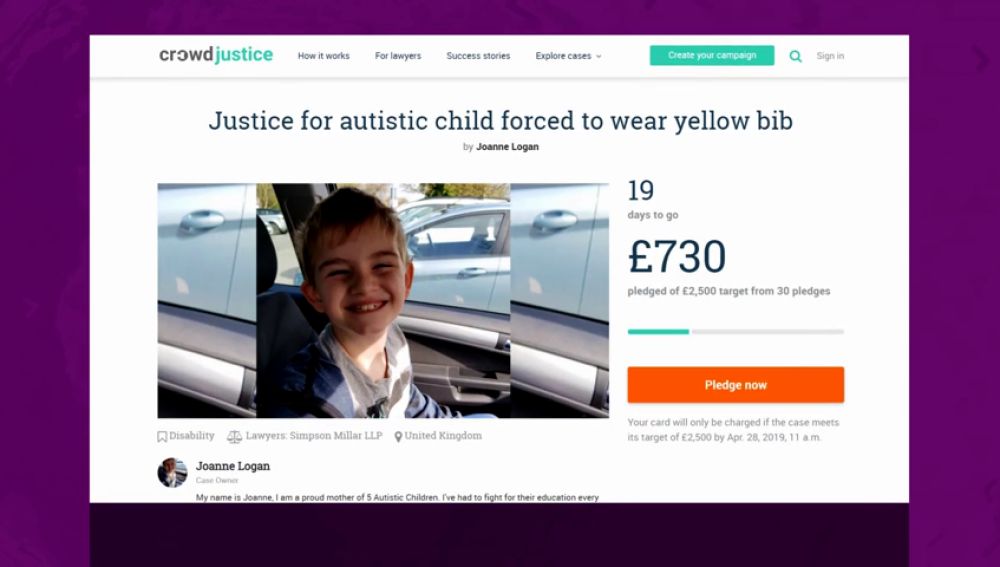 Una madre demanda al colegio de su hijo por obligarlo a llevar un chaleco reflectante para señalizar que es autista
