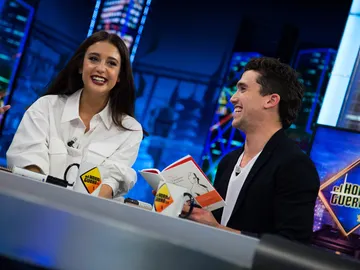 Jaime Lorente recita en 'El Hormiguero 3.0' un bonito poema de su nuevo libro Jaime Lorente recita en 'El Hormiguero 3.0' un bonito poema de su nuevo libro