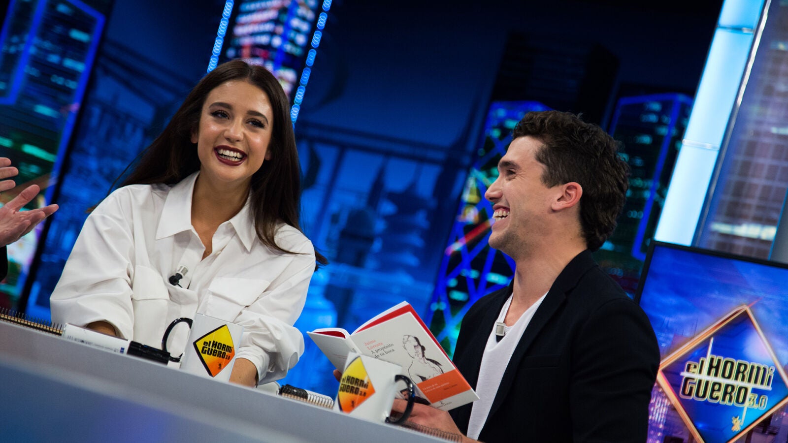 Jaime Lorente recita en 'El Hormiguero 3.0' un bonito poema de su nuevo libro