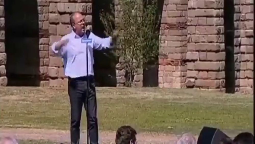 Jose Antonio Monago, protagonista de los 'memes' de campaña por su última afirmación: "A mí me gusta Camela"