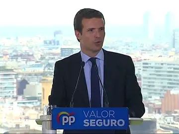 Casado: "Sánchez prefiere las manos manchadas de sangre que las manos pintadas de blanco" Casado: "Sánchez prefiere las manos manchadas de sangre que las manos pintadas de blanco"
