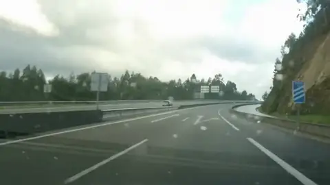 Buscan a un conductor que circuló varios kilómetros en sentido contrario en la autovía del Barbanza Buscan a un conductor que circuló varios kilómetros en sentido contrario en la autovía del Barbanza