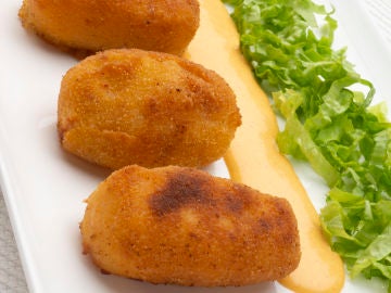 Pincho de croqueta de patata, txistorra y queso