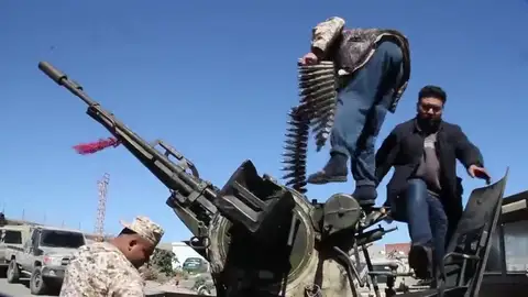 Varias decenas de muertos y 3.000 desplazados por los enfrentamientos en Libia Varias decenas de muertos y 3.000 desplazados por los enfrentamientos en Libia