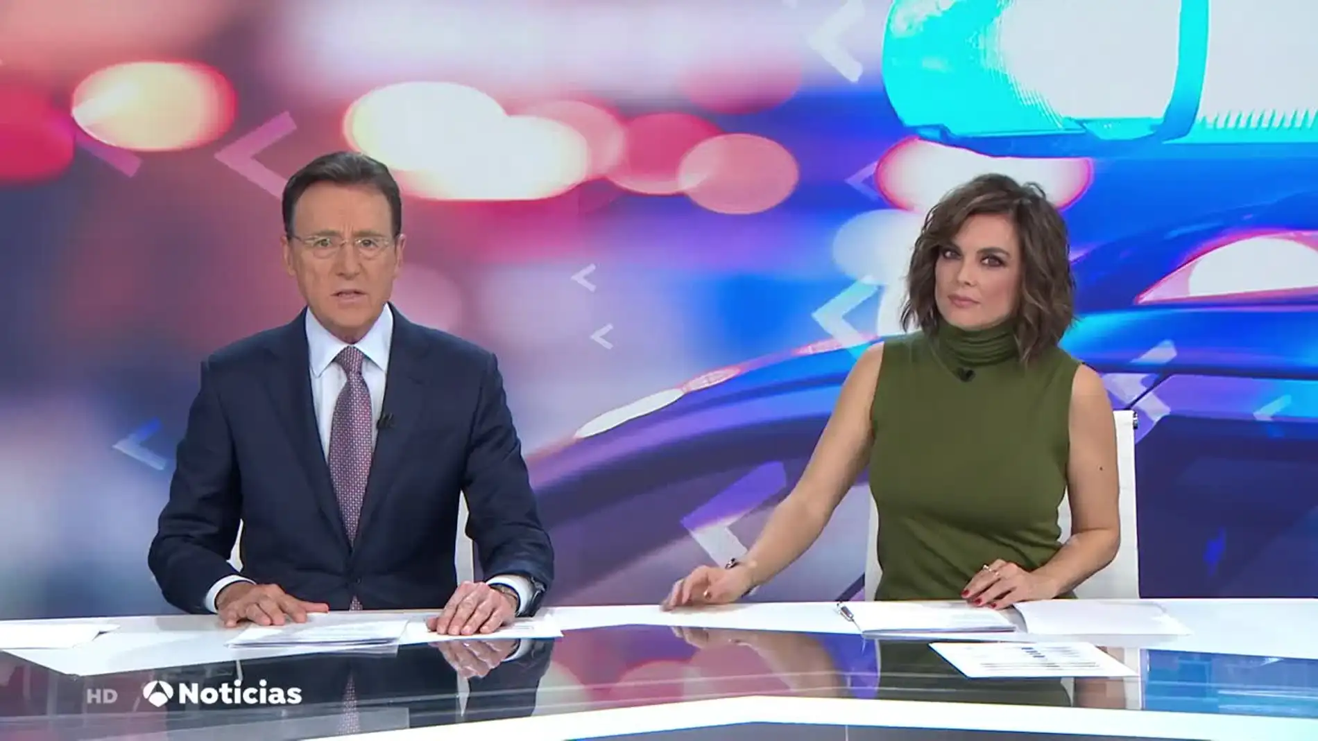 Antena 3 Noticias 1 Fin de Semana, con Matías Prats y Mónica Carrillo