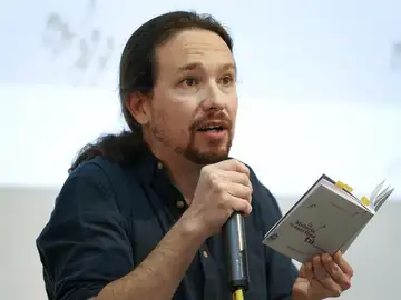 Pablo Iglesias presenta su programa electoral en forma de Constitución Pablo Iglesias presenta su programa electoral en forma de Constitución