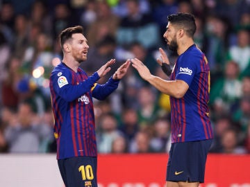 Messi y Suárez celebran un gol