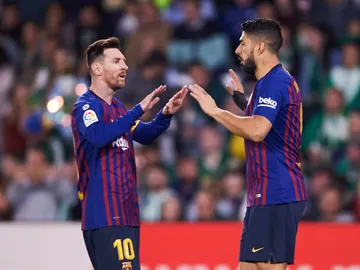 Messi y Suárez celebran un gol Messi y Suárez celebran un gol