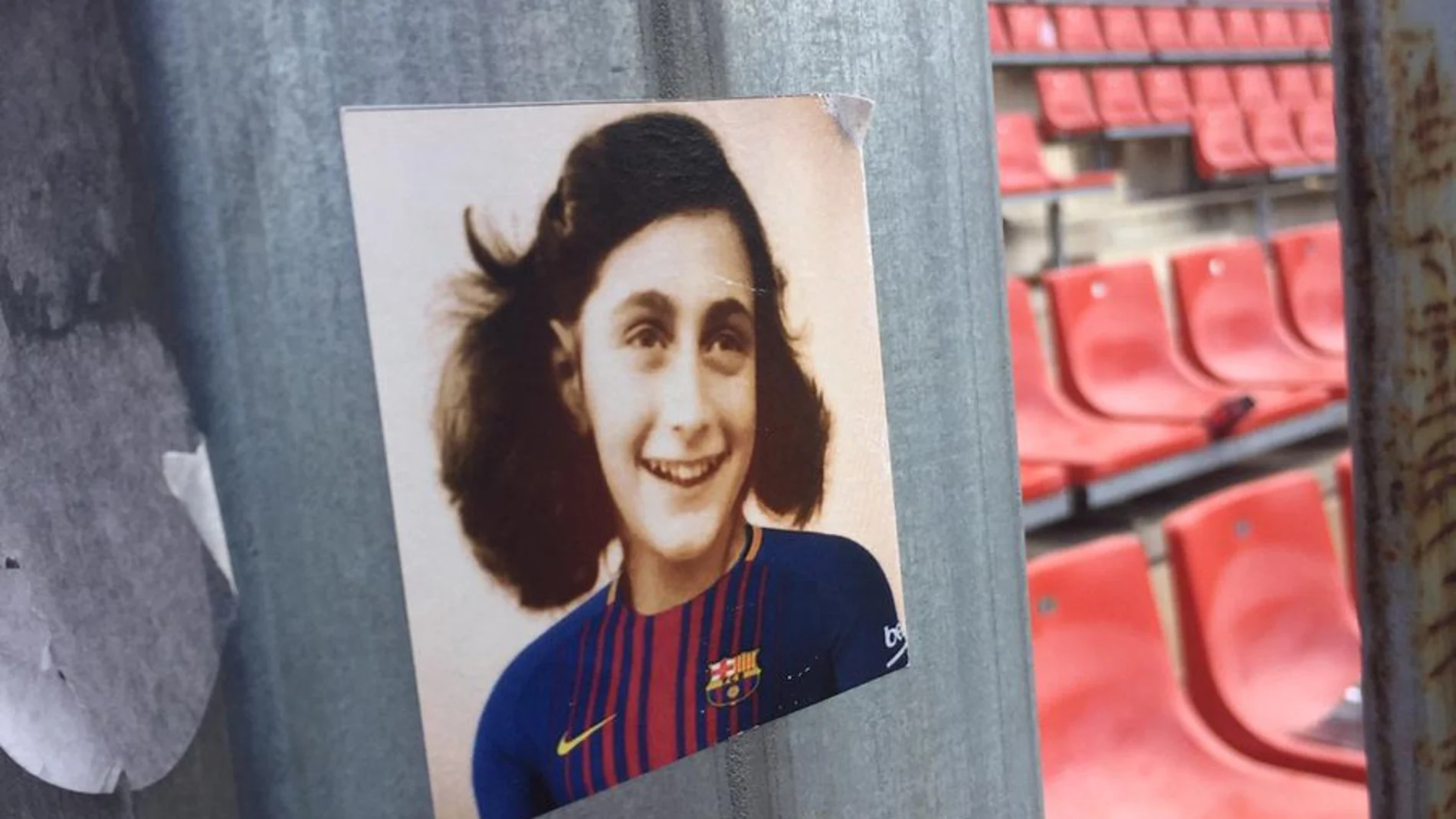 La imagen de Ana Frank con la camiseta del Barcelona La imagen de Ana Frank con la camiseta del Barcelona