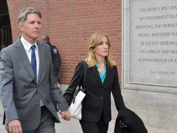 Felicity Huffman se declara culpable de fraude universitario Felicity Huffman se declara culpable de fraude universitario