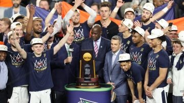 Los Virginia Cavaliers celebran el título de campeones de la NCAA