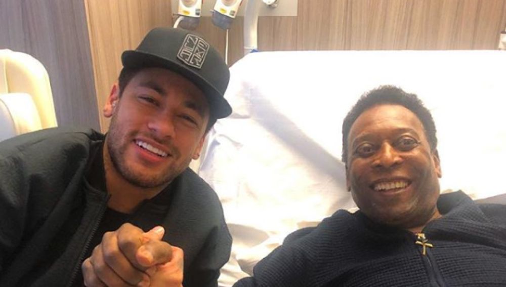 Neymar visita a Pelé en el hospital