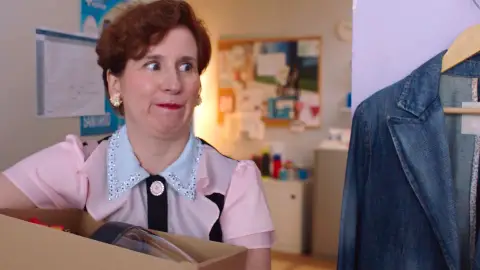 Dolores ve en Jin una dura rival de trabajo y amistad: "Esta nueva no sabe de lo que soy capaz" Dolores ve en Jin una dura rival de trabajo y amistad: "Esta nueva no sabe de lo que soy capaz"