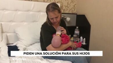Parejas españolas que han concebido hijos por gestación subrogada en Ucrania antes del cambio de normativa piden una solución 