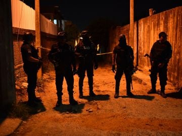 Cordón policial en el lugar del asesinato múltiple en Veracruz