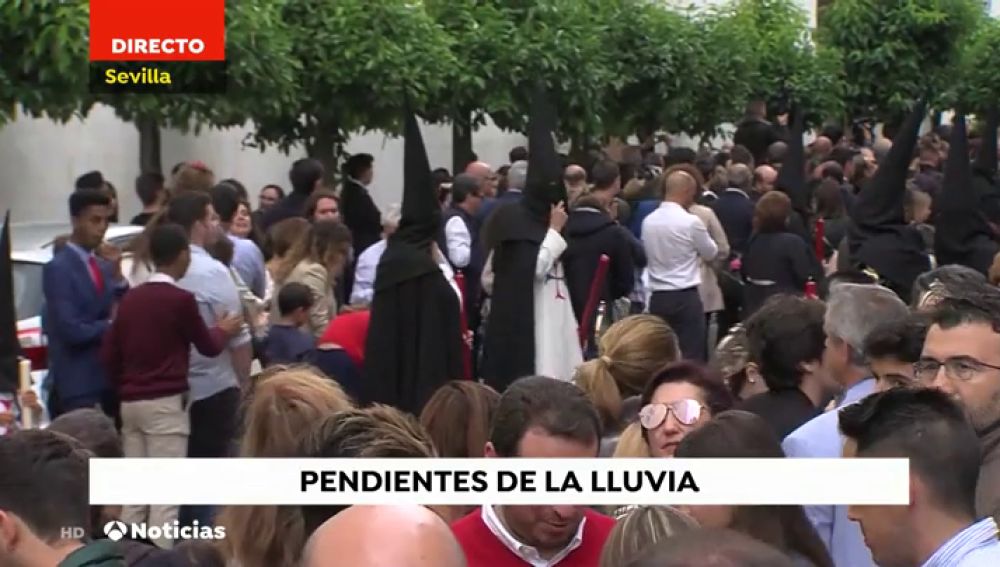 La lluvia da una tregua a Sevilla y permite que las procesiones salgan a la calle