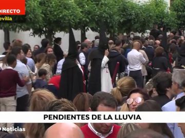 La lluvia da una tregua a Sevilla y permite que las procesiones salgan a la calle