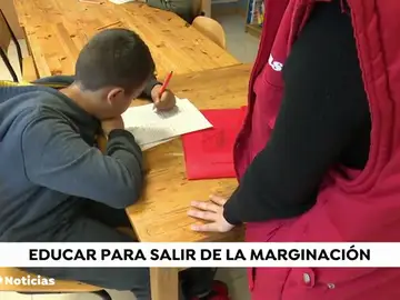 Un autobús recorre 16 kilómetros de una zona marginal para transportar a niños que necesitan refuerzo escolar Un autobús recorre 16 kilómetros de una zona marginal para transportar a niños que necesitan refuerzo escolar