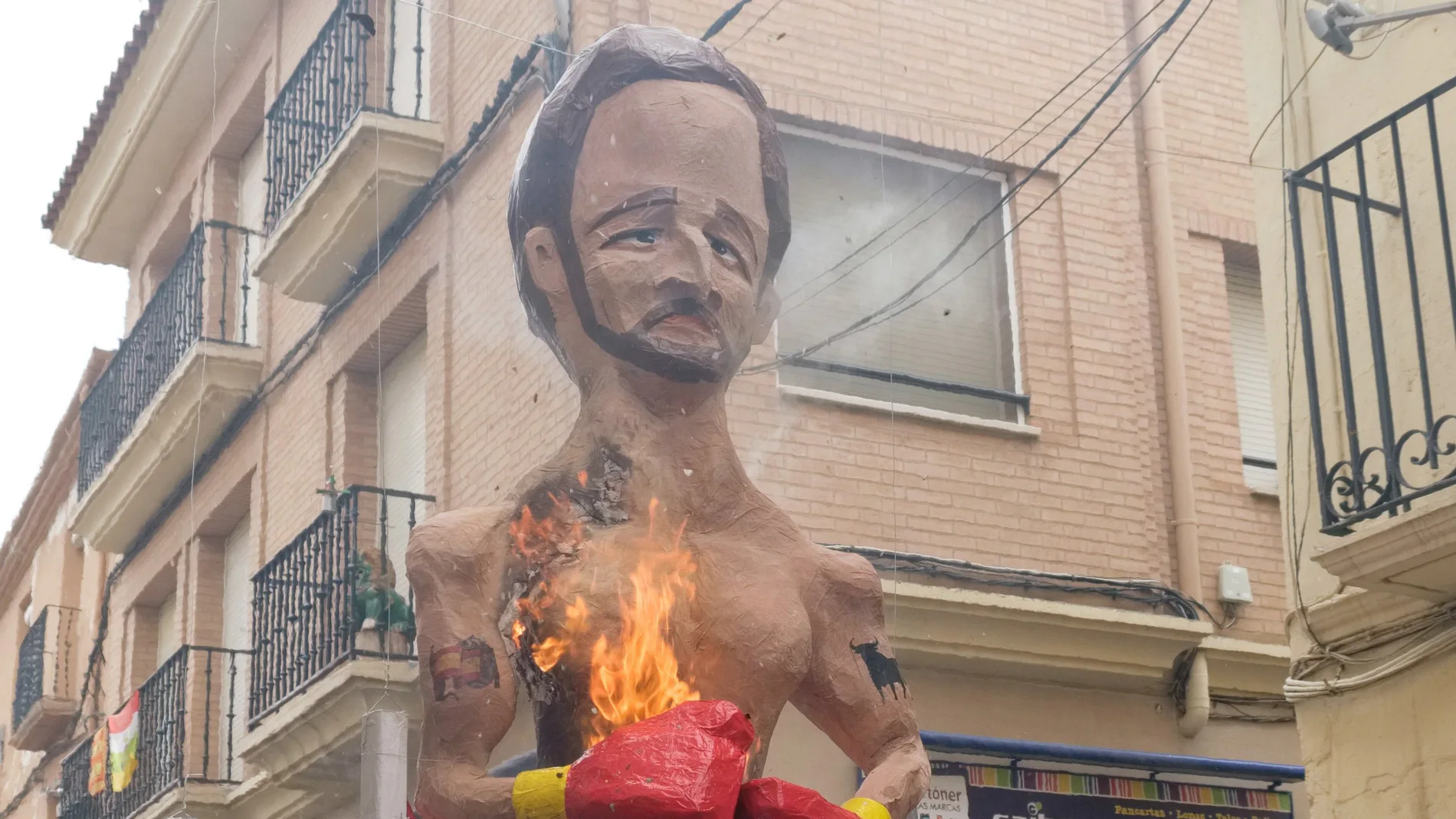 Uno de los 'judas' quemados en Alfaro Uno de los 'judas' quemados en Alfaro