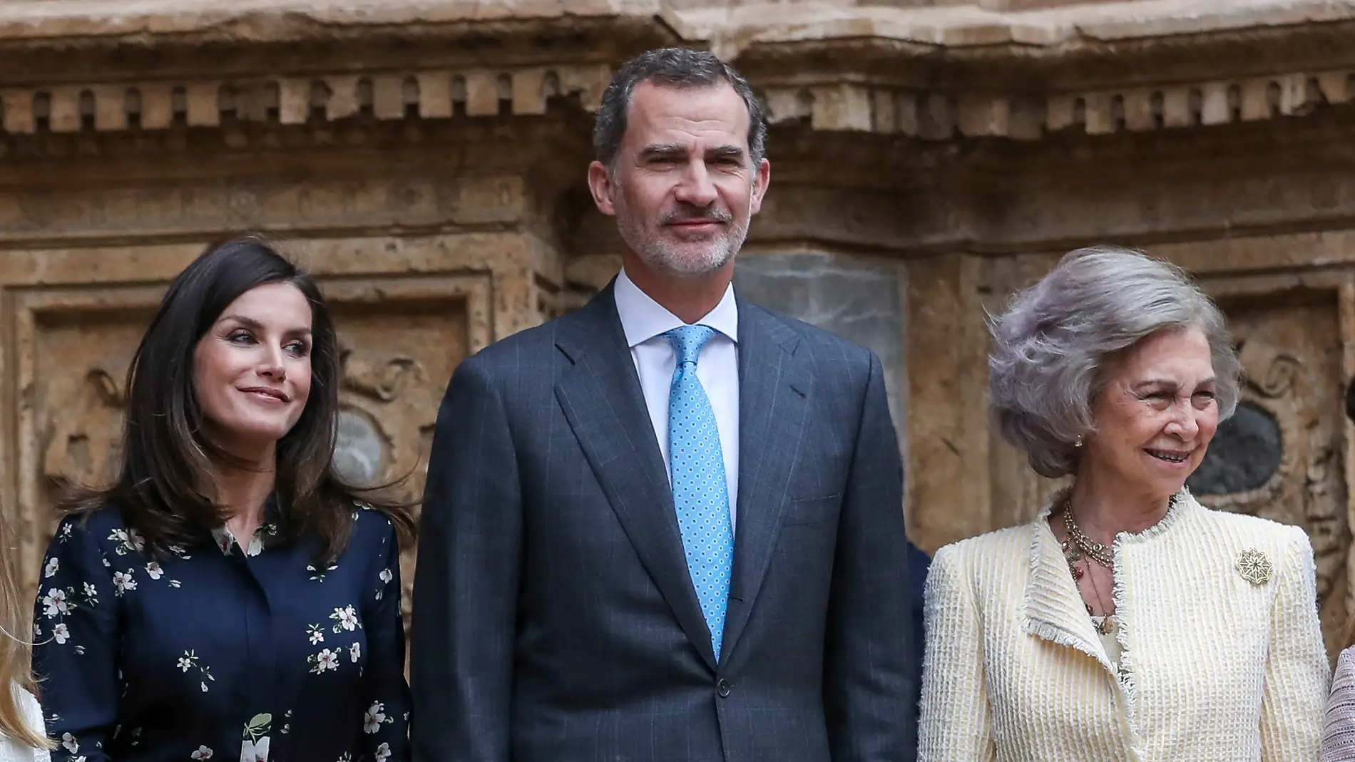 El Rey Felipe, la Reina Letizia y la Reina Sofía en la Misa de Pascua